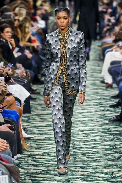 Look 26